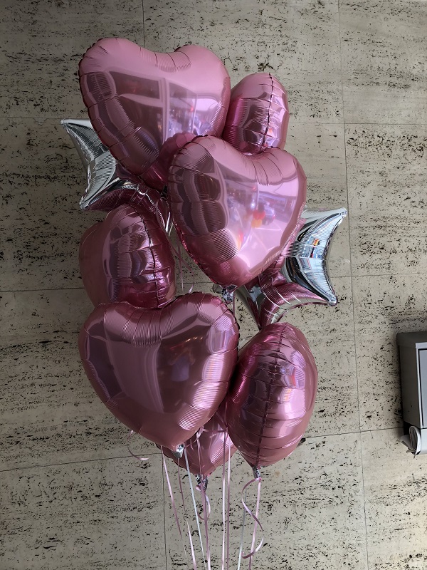 gold bouquet ideas with balloons