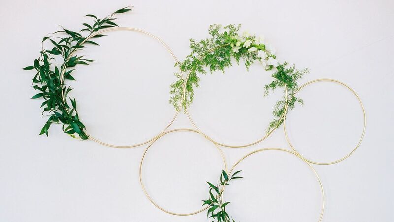 white and gold wedding decor