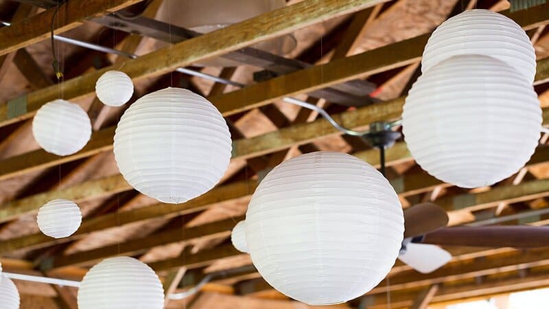 gold and white wedding decorations