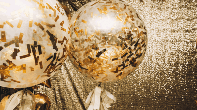 gold and white wedding decorations