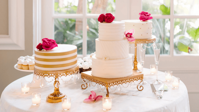 white and gold decoration ideas